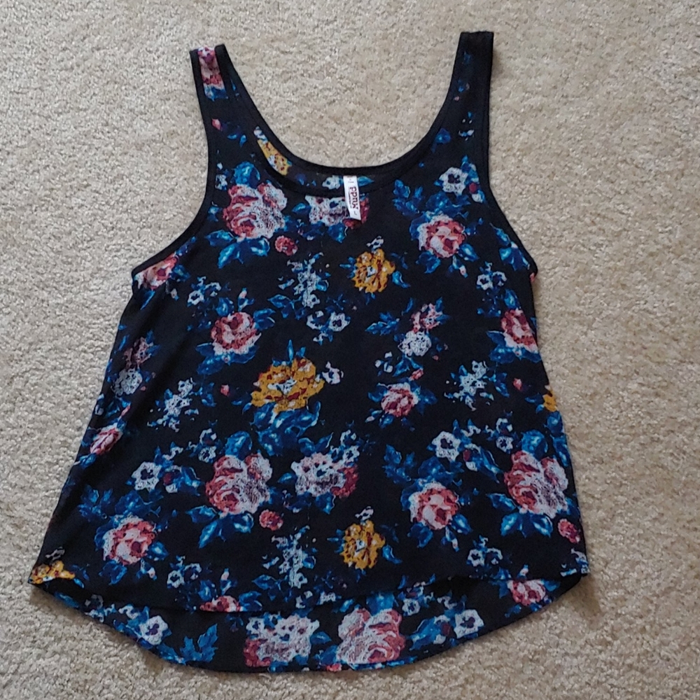 Gorgeous flower tank from mudd size large